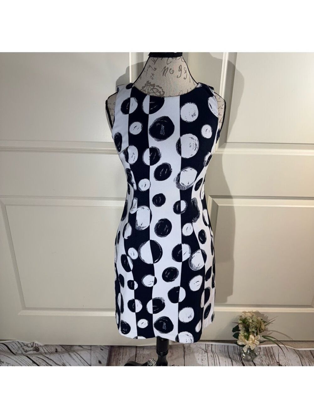 Connected Sleeveless Navy & White Graphic Circles Sheath Dress 4P
